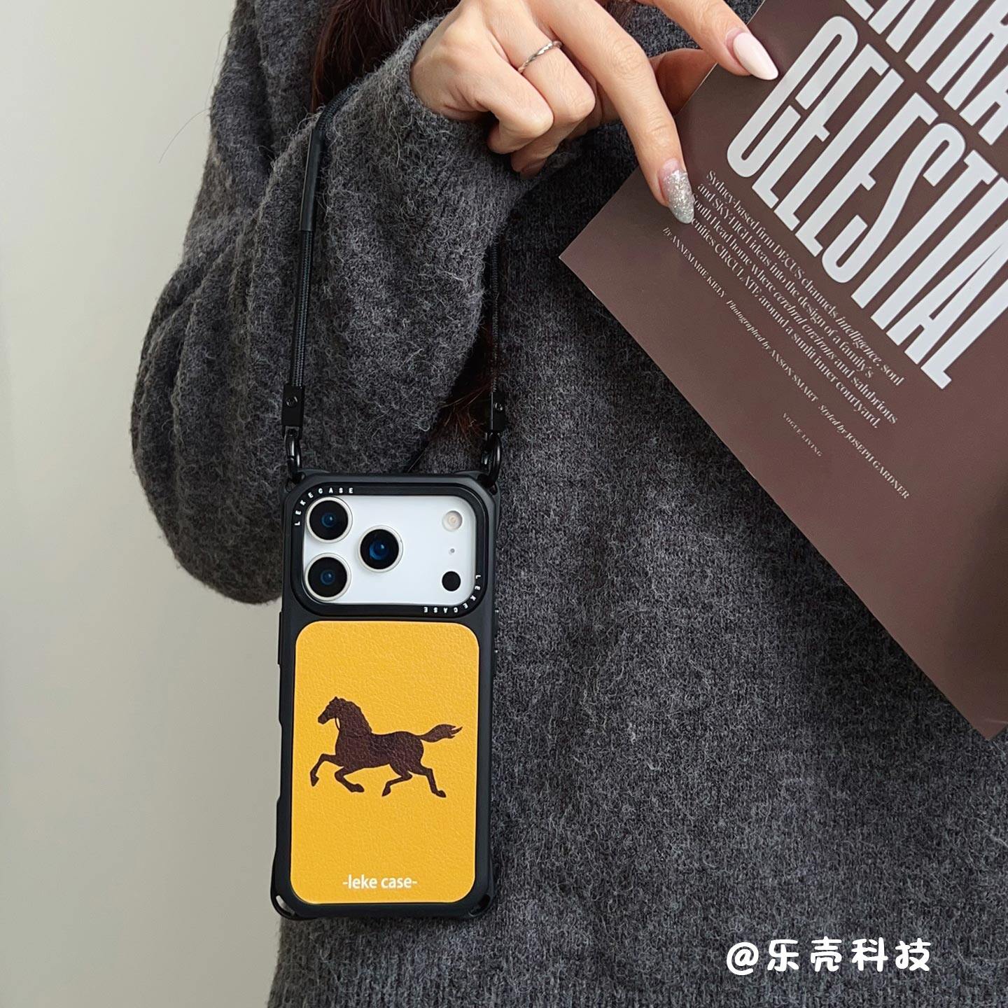 高级感马到成功~适用iphone17手机壳带挂绳16手腕苹果15promax四角防摔小米13手提14小羊皮12懒人pura80马年