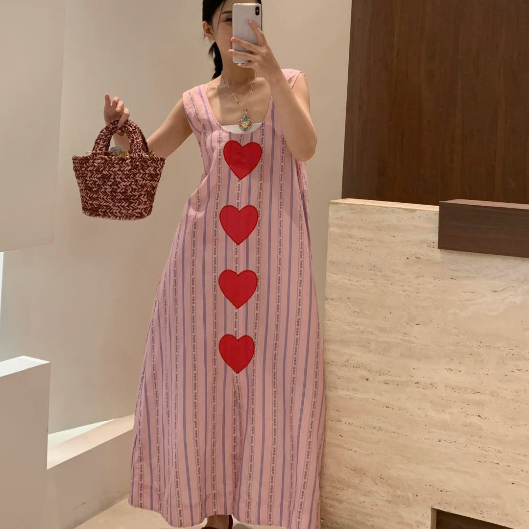 妍同款粉色爱心贴布连衣裙碎花条纹印花A字背心女宽松吊带长裙
