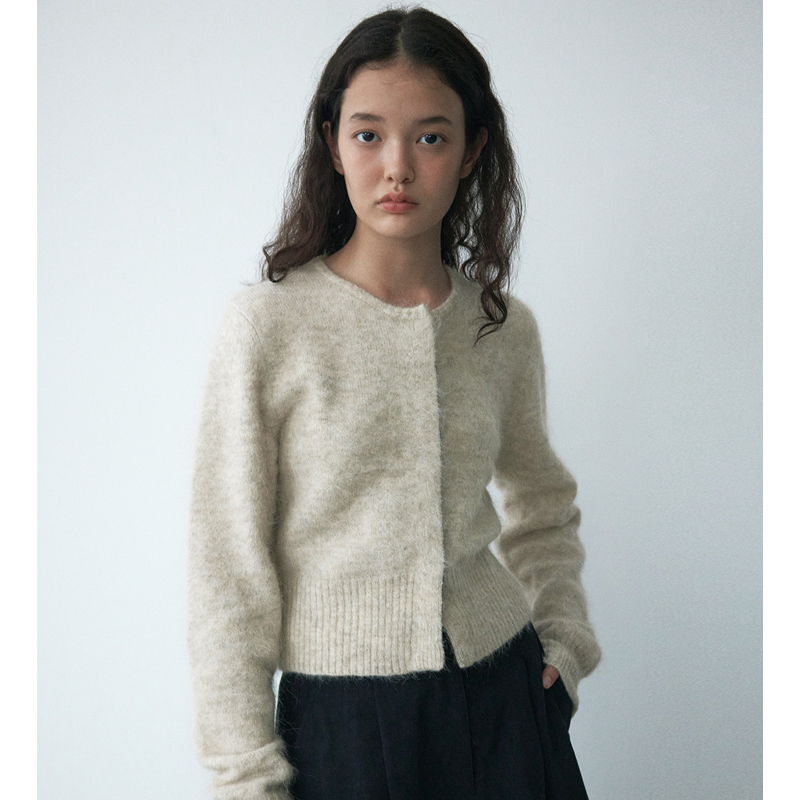 2024冬季新款休闲圆领羊驼长毛简约百搭修身短款毛织开衫上衣女