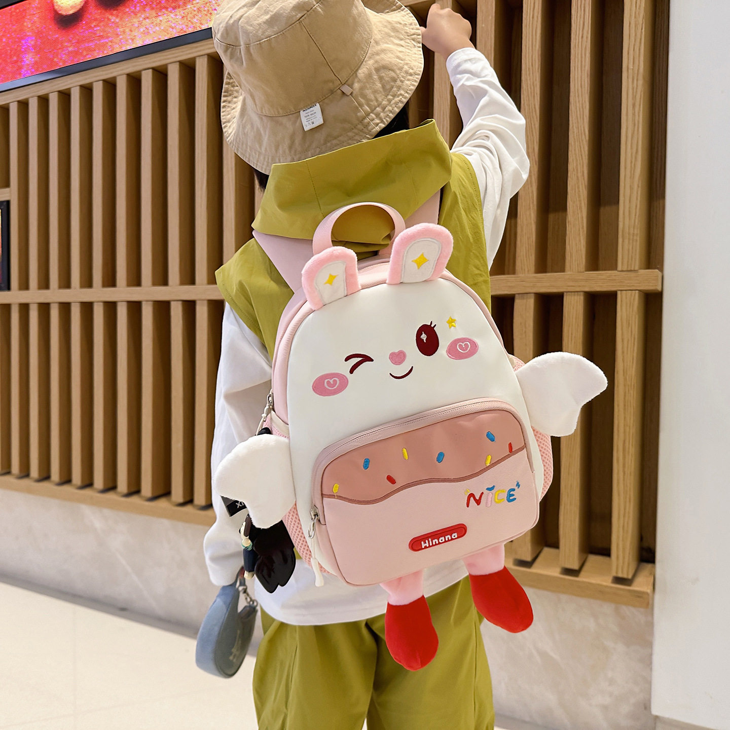 奶黄萌兔立体卡通幼儿园可爱宝宝图片