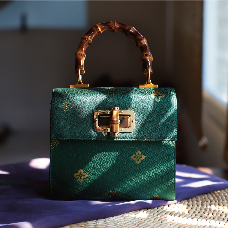 双姊妹原创绿色锁扣竹柄手提包女包可斜挎复古优雅2025新品国风礼