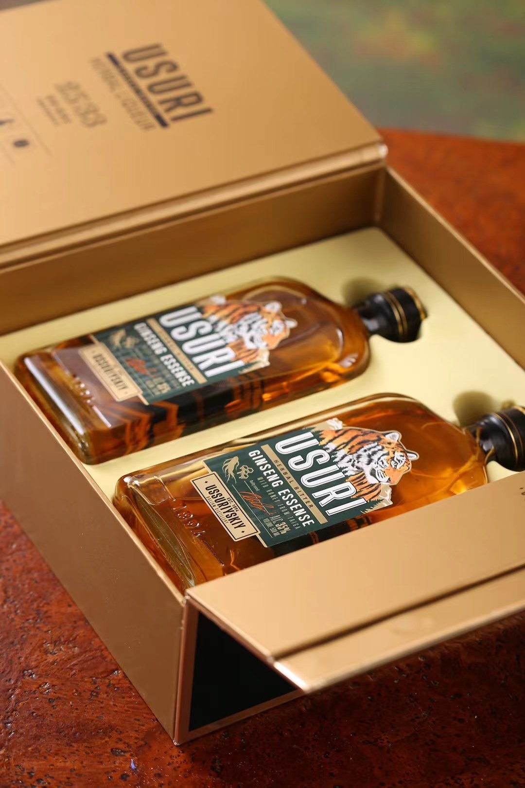 俄罗斯进口酒usuri巴里赞姆滋补配制鹿熊伏特加人参酒强酊草酊酒