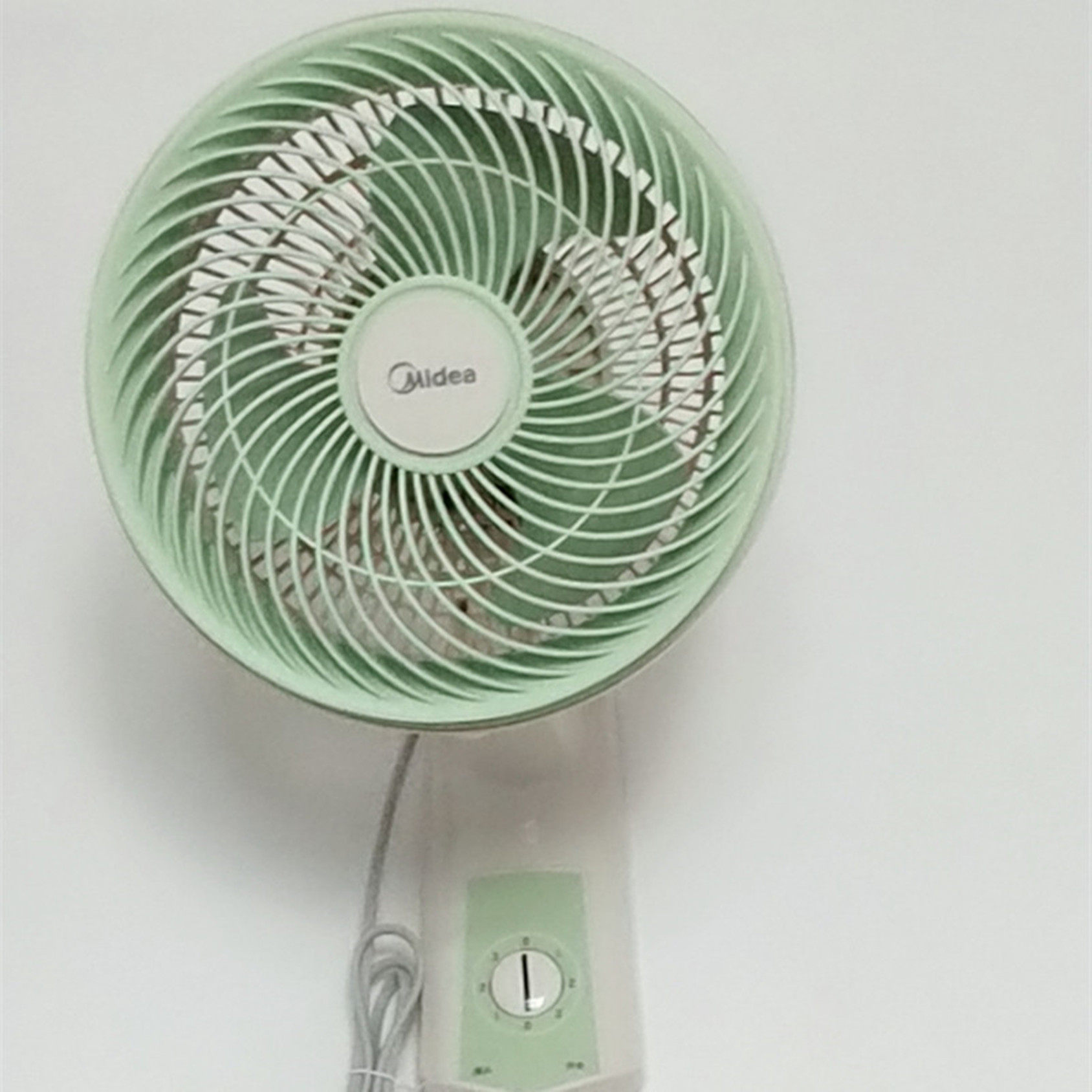 壁挂式空气循环扇美的摇头图片
