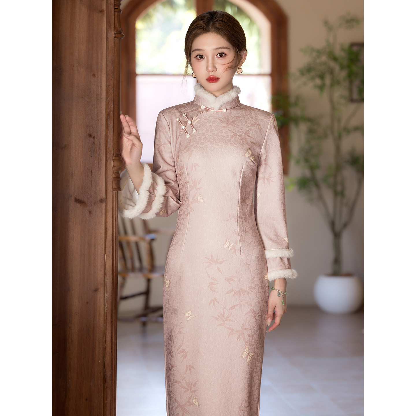 粉色秋冬提花蝴蝶印花旗袍女新中式2025新款高端大气上档次年轻款