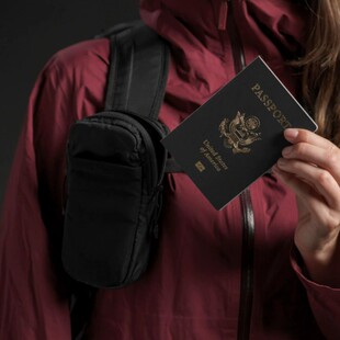 Matador前置肩挂包双肩包手机移动电源收纳袋放苹果iphone 16PRO