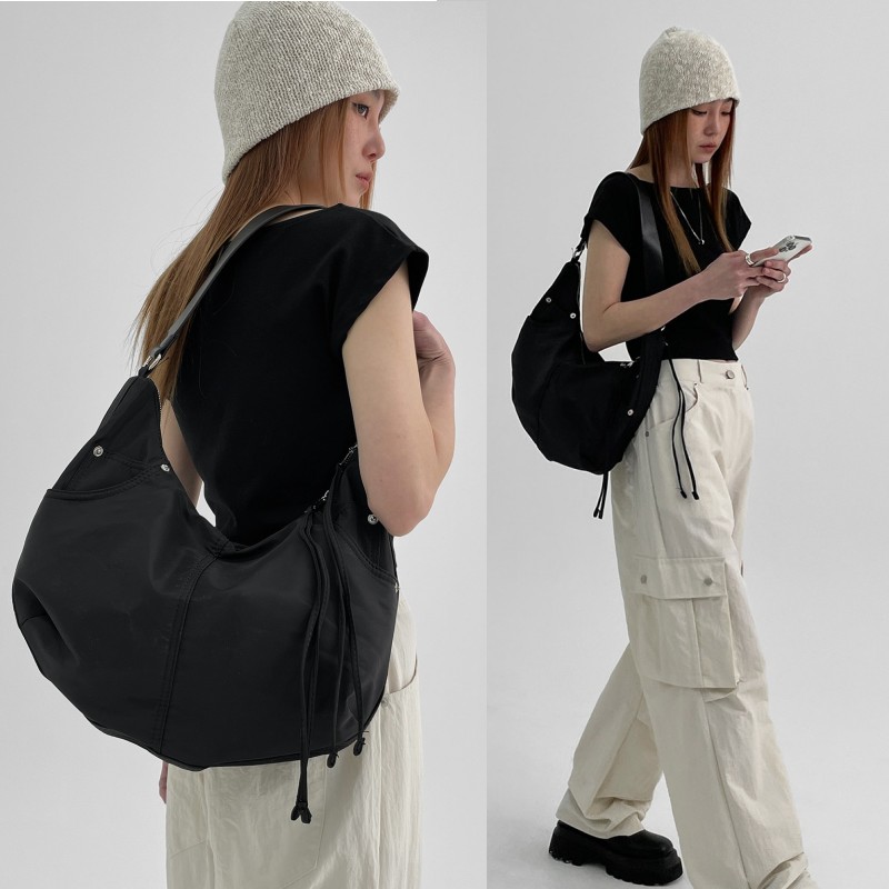 韩国线上品牌BLACKUP同款 百搭通勤纯色普拉尼克尼龙大容量单肩包