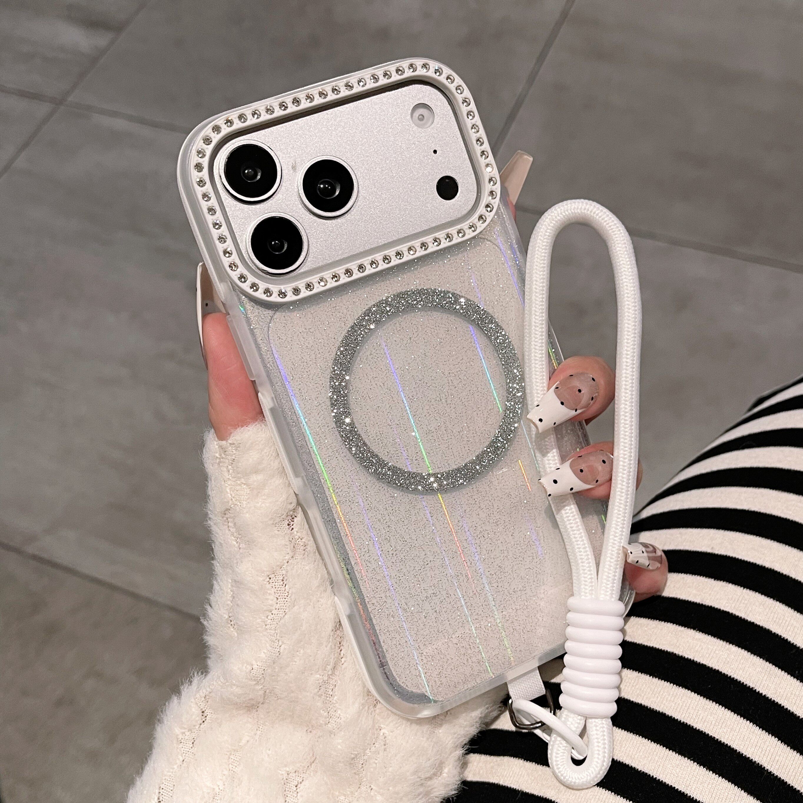 高级感极光闪粉适用苹果17promax磁吸手机壳iPhone16Pro白色点钻大孔15时尚14个性女13防摔保护套带同款手绳