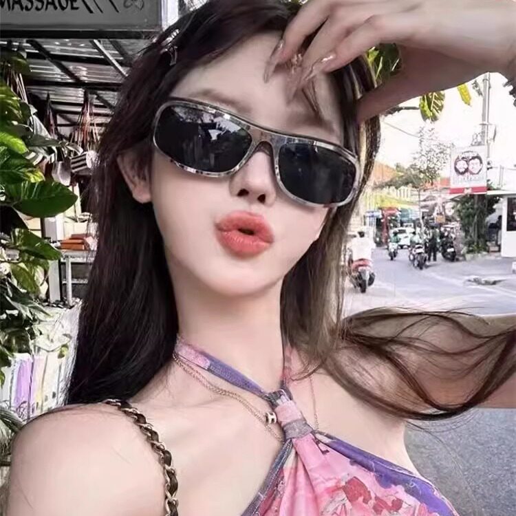 欧美金属框小香墨镜女2024新款小脸弧形太阳眼镜高级感y2k千禧风
