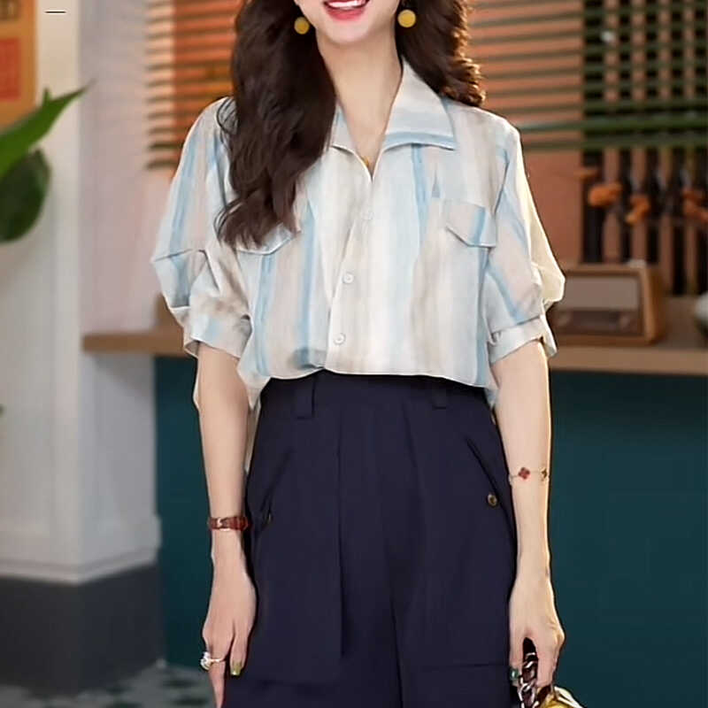 复古港风彩色条纹短袖衬衫女夏季休闲衬衣宽松显瘦设计感气质上衣