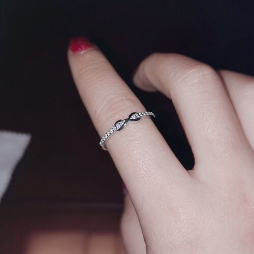 莫比乌斯小排钻高碳排戒