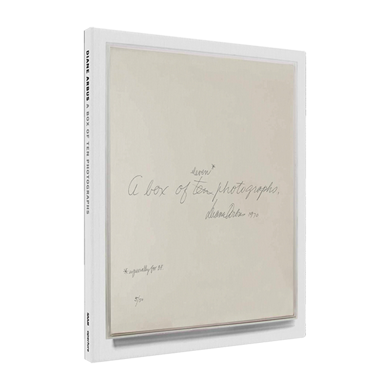 现货DianeArbus十张照片的盒子