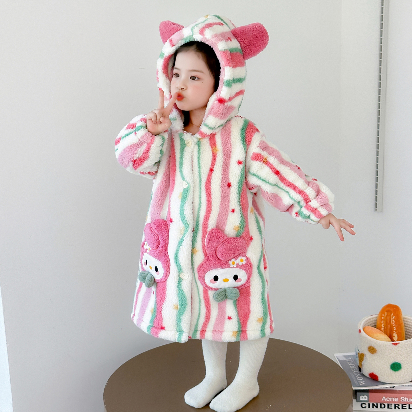 女童法兰绒睡袍秋冬女孩宝宝睡衣家居袍可外穿珊瑚绒儿童冬季浴袍