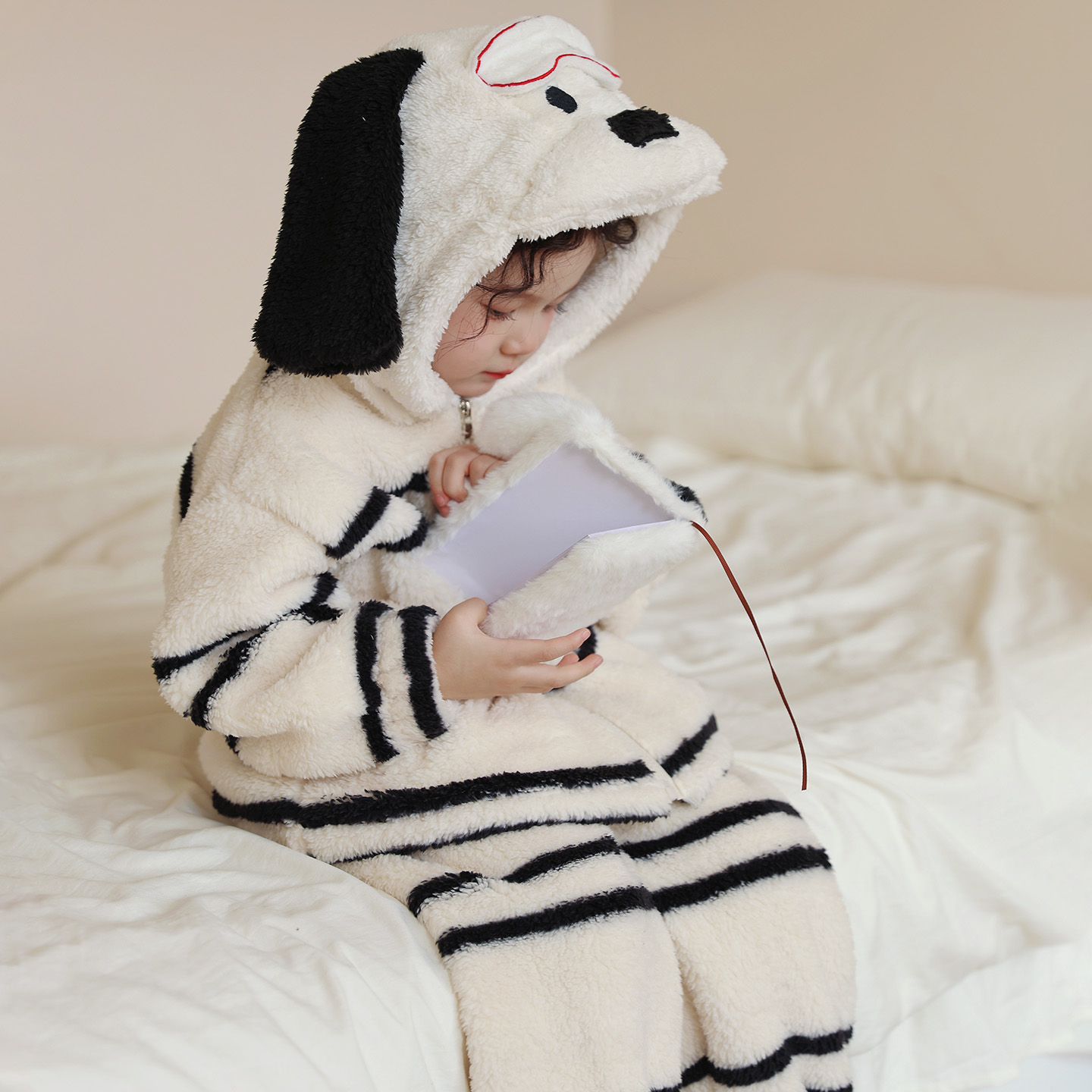 女童珊瑚绒睡衣加厚秋冬儿童条纹小狗家居服套装女孩宝宝冬装衣服