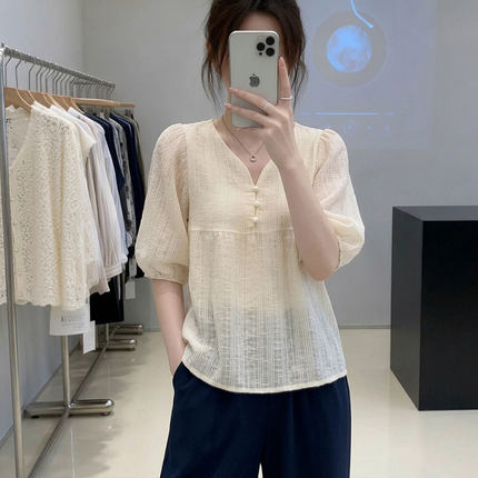 法式小众高级感V领蕾丝刺绣衬衫女遮肚子显瘦裙摆式上衣夏季薄款