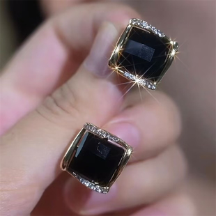 设计感黑色四方来财耳钉百搭时尚菱形耳环2025新款潮高级感耳饰女