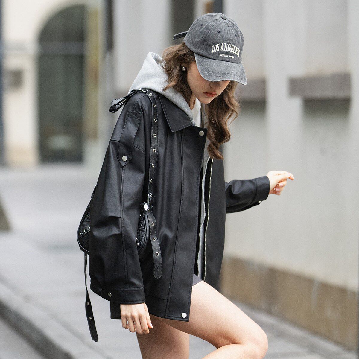 唐狮2026冬季皮衣外套女款假两件连帽皮衣时尚宽松美式复古黑色