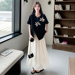 春装女款2026年新款连衣裙两件套新款夏装短袖百褶裙度假两件套