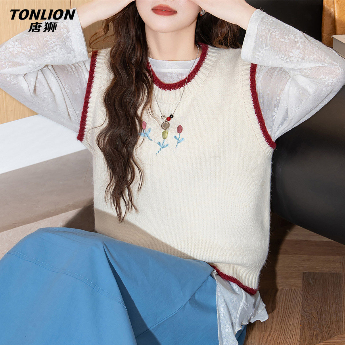 唐狮撞色边设计前胸小绣花简约套头马甲女款2026新款针织开衫春装