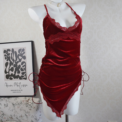 纯欲高级感蕾丝睡裙女露背小胸显大性感睡衣性感丝绒红色冰丝吊带