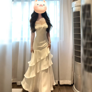 法式高级感度假风一字肩轻奢连衣裙女荷叶边层叠生日宴会仙女长裙