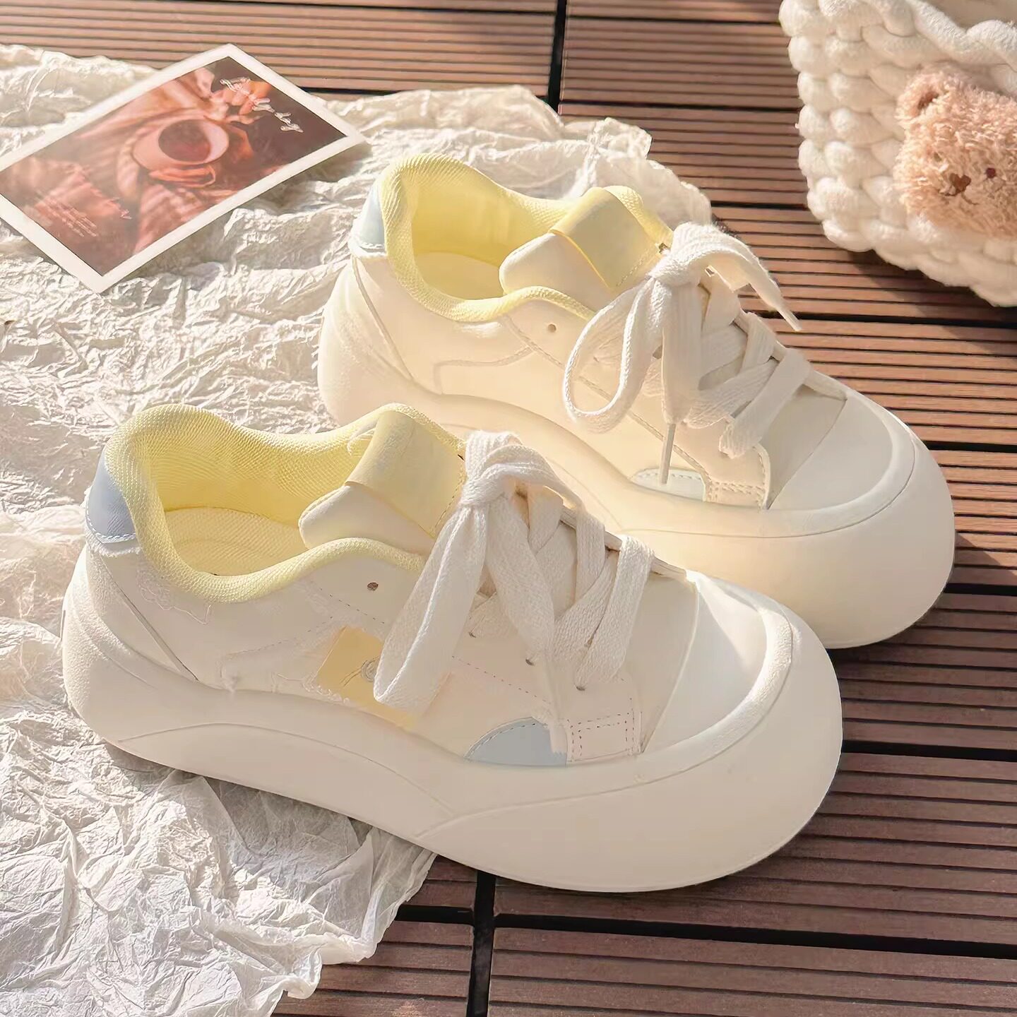 小白鞋女2026春季新款百搭厚底面包鞋巨好看配阔腿裤运动休闲板鞋