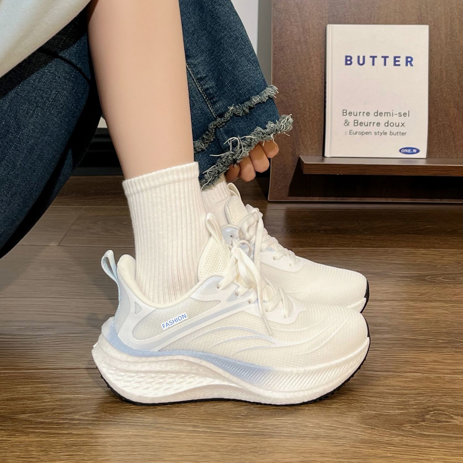 多巴胺渐变蓝色运动鞋女鞋2026新款夏季初中生软底轻便跑步鞋子女