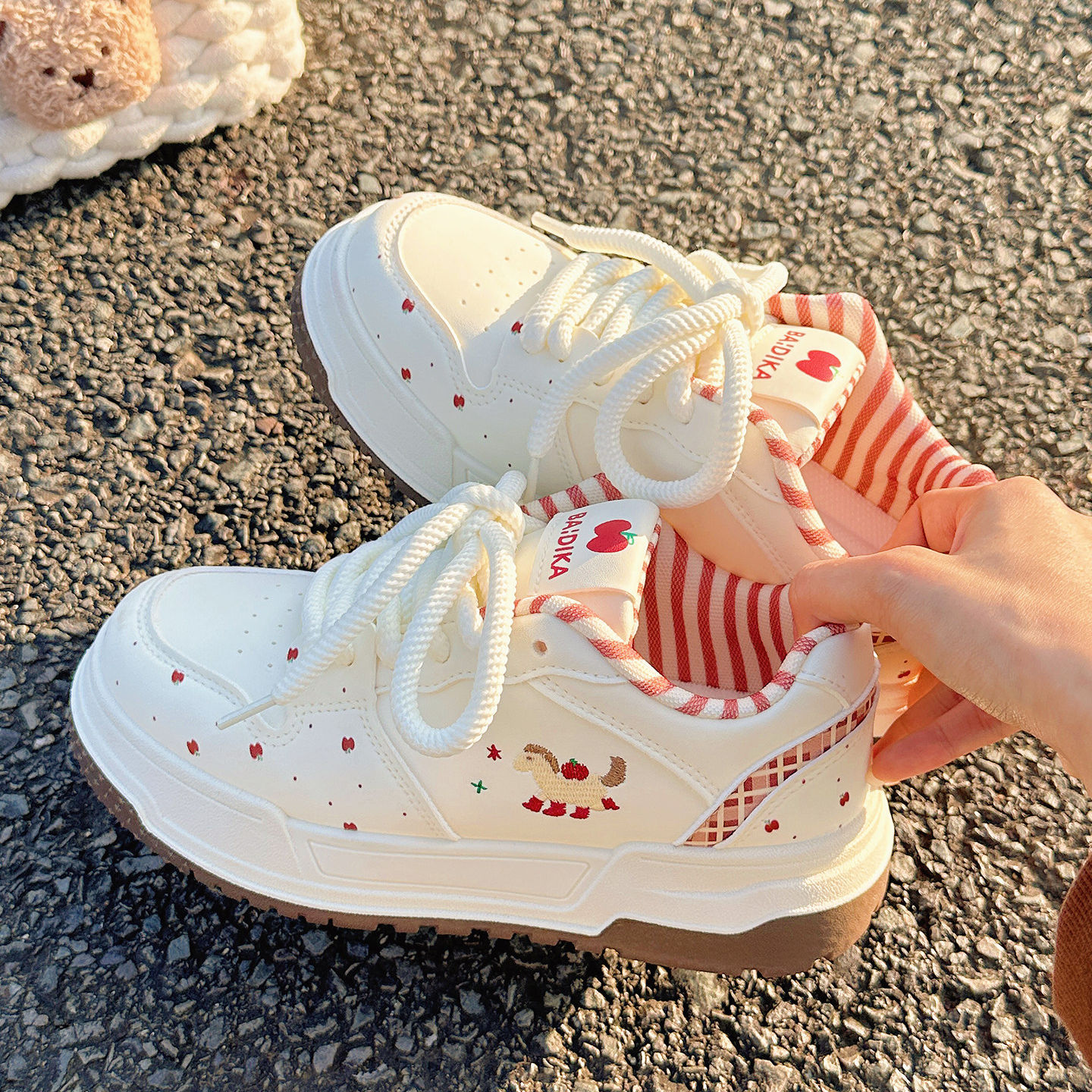 厚底小白鞋女2026新款春季百搭配阔腿裤运动板鞋小众休闲面包鞋潮