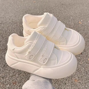 可爱小白鞋女学生厚底增高大头面包鞋配阔腿裤的鞋子运动休闲板鞋