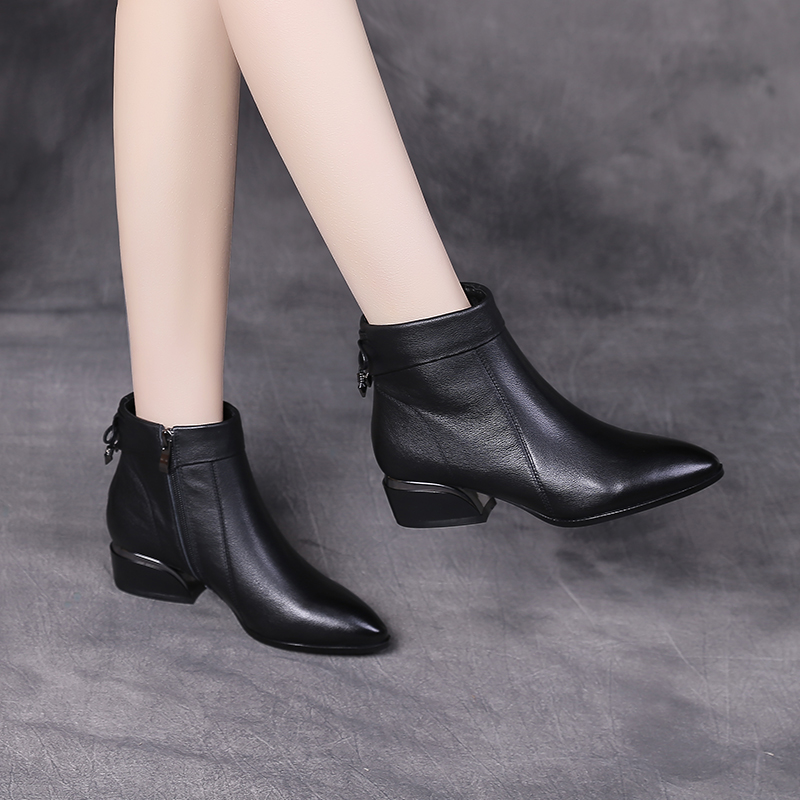 真皮小短靴女新款尖头