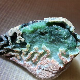 翡翠原石玉石毛料木那敞口开窗料肉质细腻满色菠菜绿特色种水通透