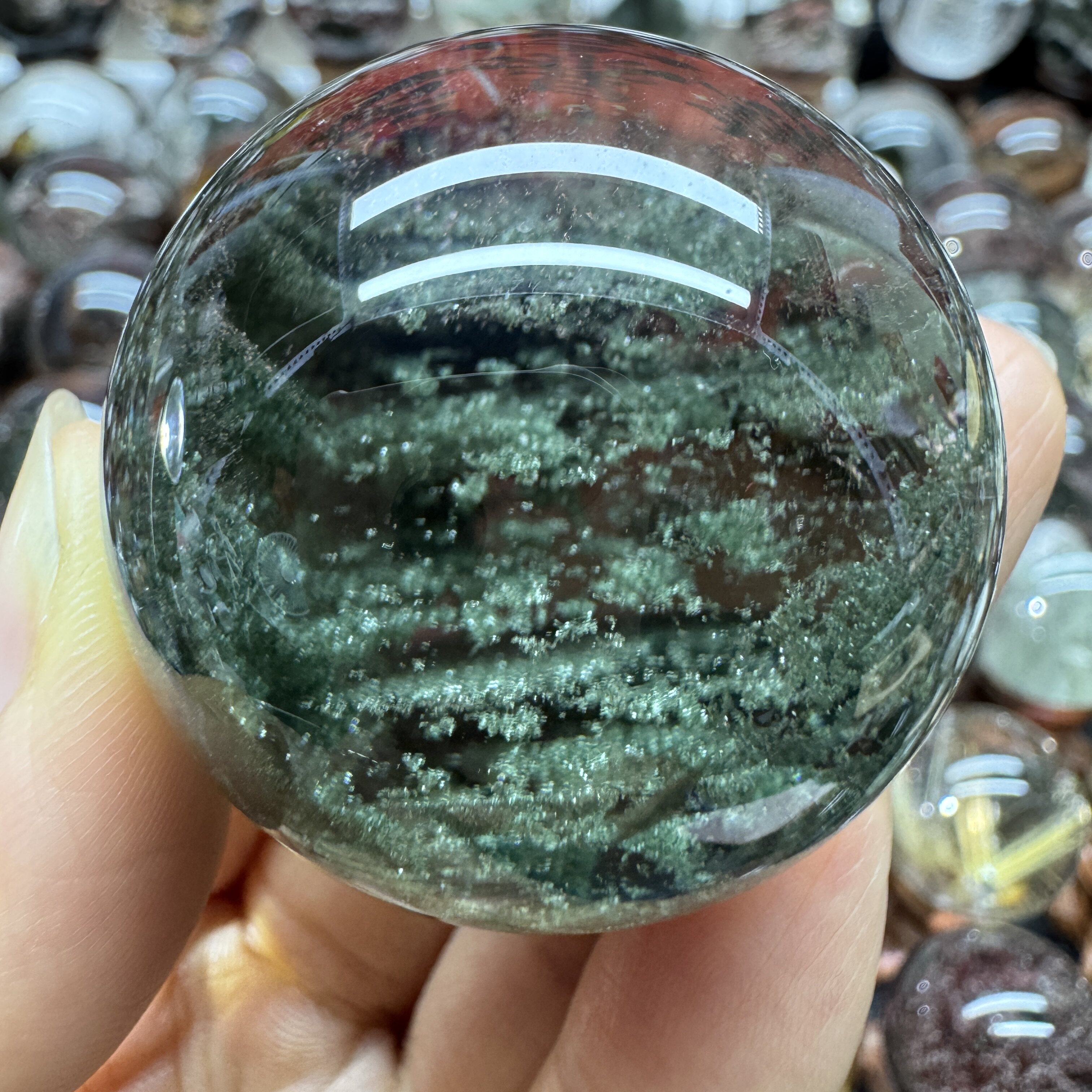 天然巴西绿幽灵水晶球摆件直径41.1毫米星光绿幽灵千层幽灵