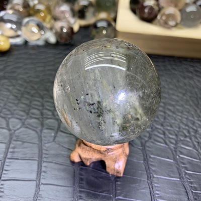 天然灰蓝幽灵聚宝盆水晶球摆件直径45.8毫米蓝云母共生水晶球