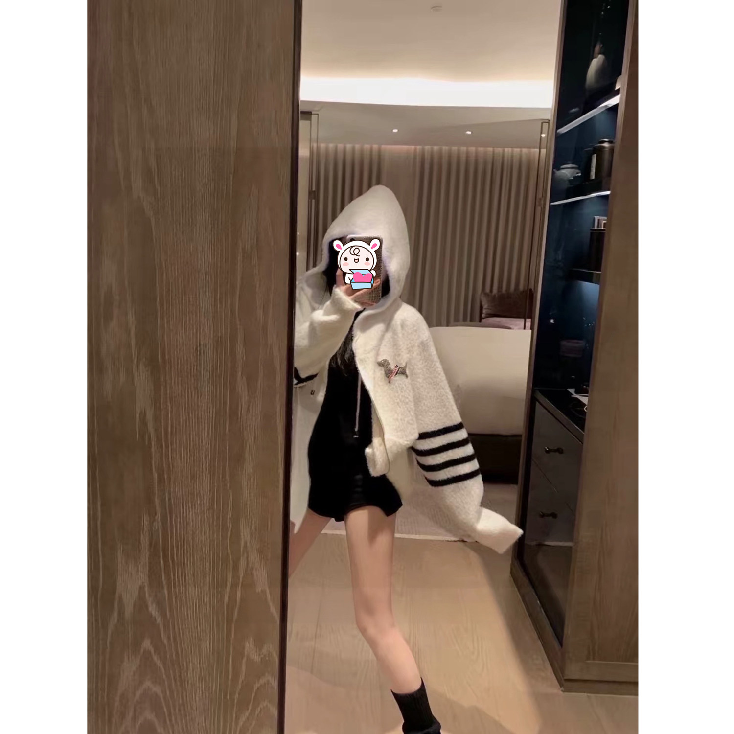 26新款~BT四条杠小狗刺绣绒毛大衣外套 慵懒风减龄仿貂毛连帽开衫