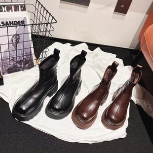 短靴女KM255232 专柜商场撤柜断码 粗跟圆头显高后拉链洋气时装