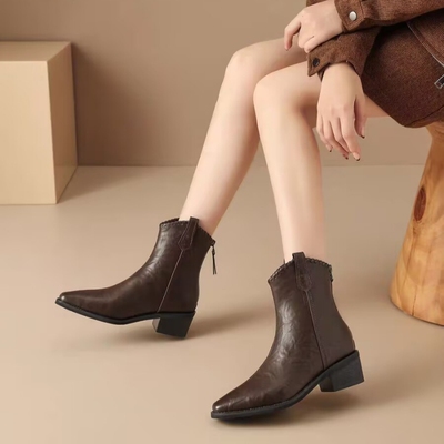 专柜商场撤柜断码中跟粗跟尖头秀气显瘦短靴女百搭舒适G52-25225A