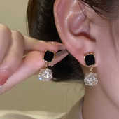 高级感方形满钻球球耳环2024年新款 潮轻奢精致百搭气质耳钉耳饰女