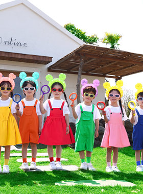 幼儿园毕业照七彩背带裤套装六一儿童节演出服装小学生啦啦队班服