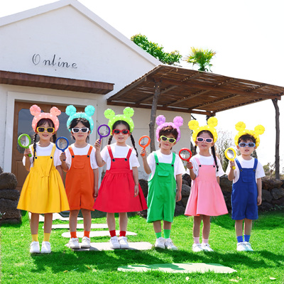 幼儿园毕业照七彩背带裤套装六一儿童节演出服装小学生啦啦队班服