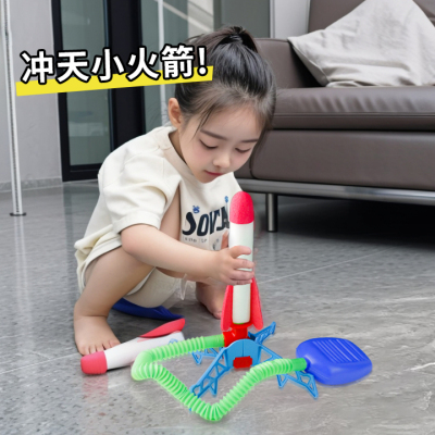 儿童脚踩冲天小火箭户外发光