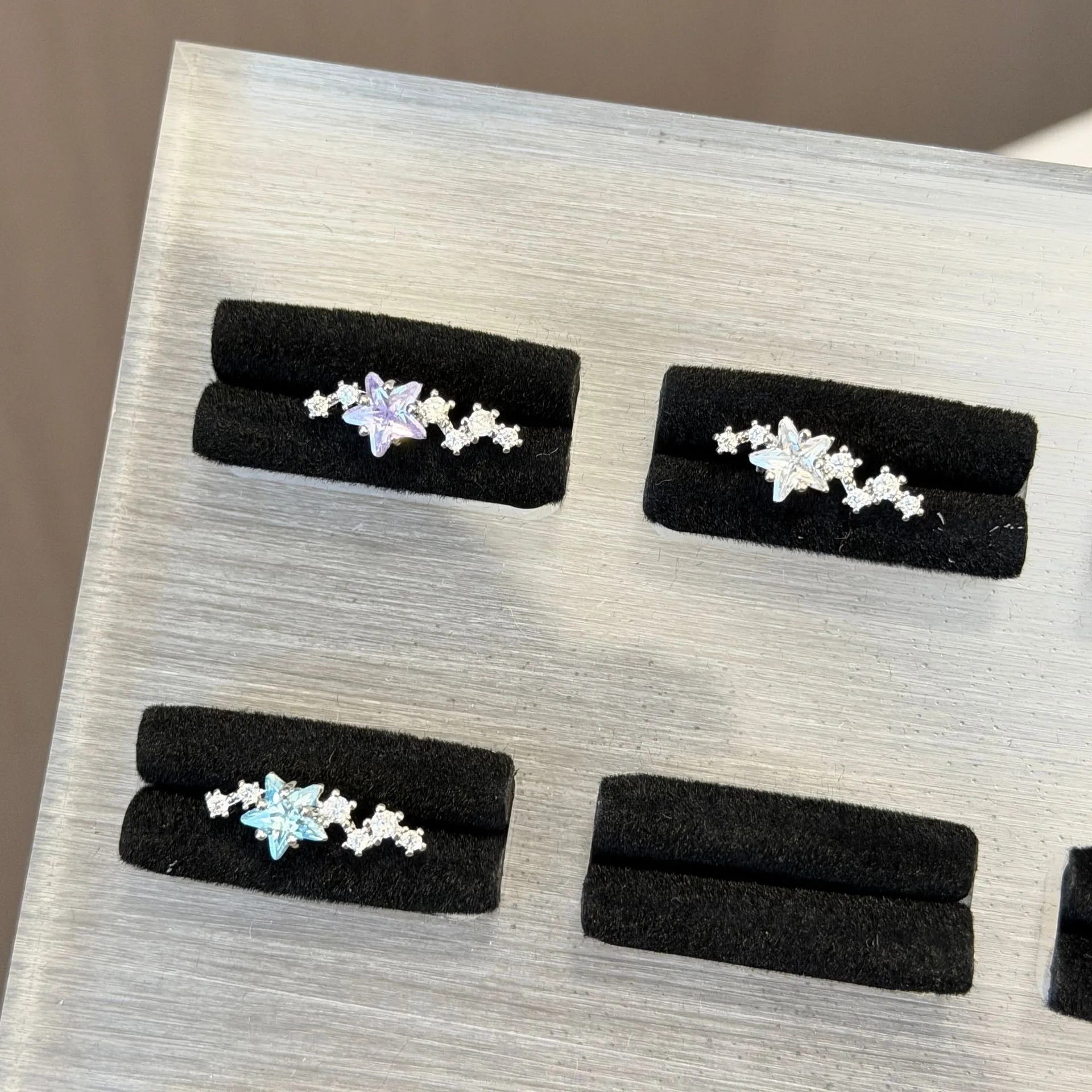 满钻超闪一束流星耳骨钉精致五角星螺丝拧扣耳钉耳环耳饰爆闪耳饰,饰品/流行首饰/时尚饰品新,耳钉,淘宝优惠券,粉丝福利购,淘宝优惠卷