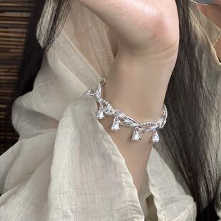 新款银色铃兰花开口手镯时尚甜美小众设计百搭扭曲半镯送女友礼物