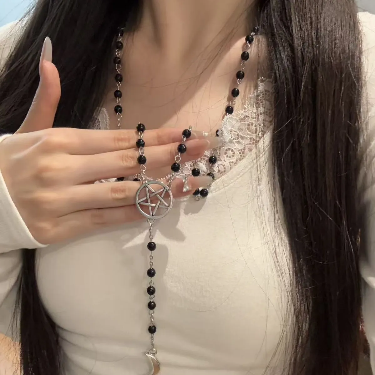 原创日系原宿黑暗哥特风月亮黑色颈链串连珠子项链长款小众女项链