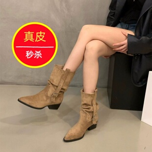 卡其色真皮尖头堆堆靴女2026秋季粗跟设计显瘦西部牛仔中筒靴短靴