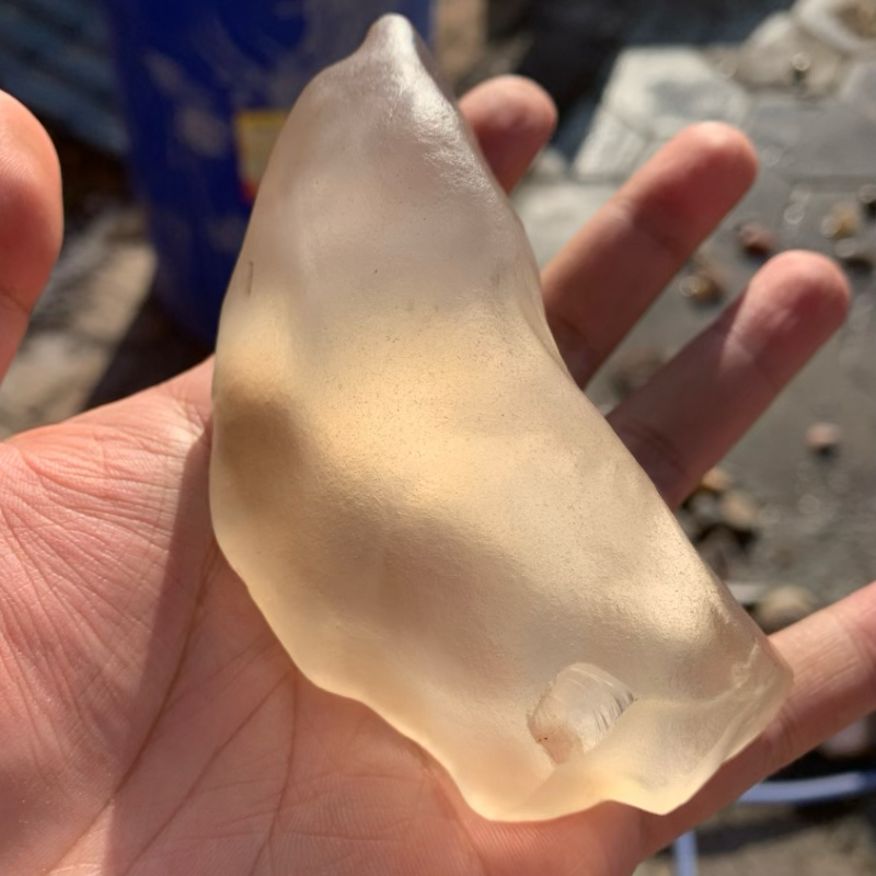 新疆哈密天然托帕宝石地表籽料原石金丝玉沙漠漆泥石批发雕刻