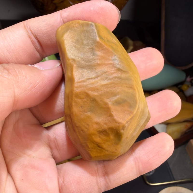 天然地表籽料油坨子沙漠漆原石把玩件重87克雕刻出精品戈壁料奇石