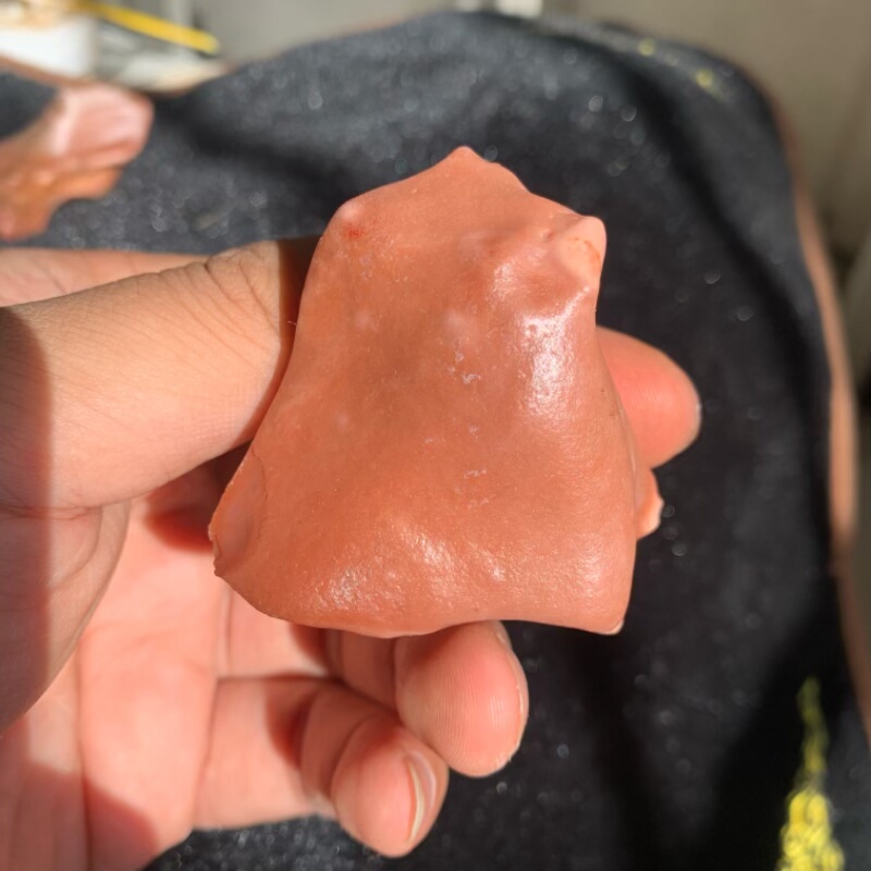 新疆哈密地表籽料天然红蛋白原石把玩件重76.3克戈壁罗布泊奇石料