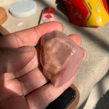 新疆哈密地表籽料天然红蛋白原石品相完美把玩件重67.3克戈壁奇石