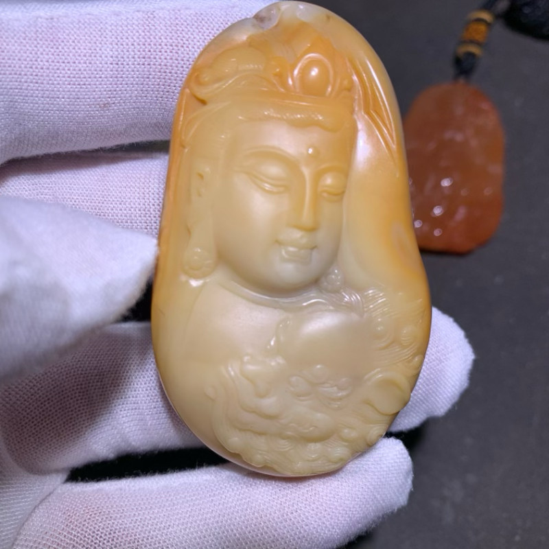新疆北屯地表籽料银包金沙漠漆原石观音吊坠大师工带证书泥石雕刻
