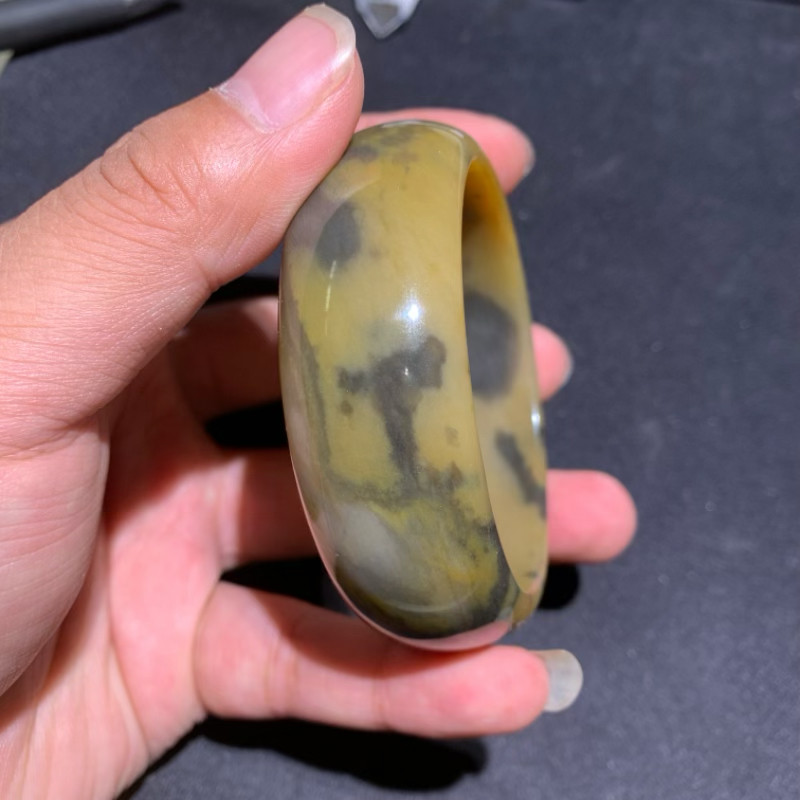 新疆乌尔禾金丝玉彩玉辉煌冻光手镯61口肉质细腻含金沙地表籽料