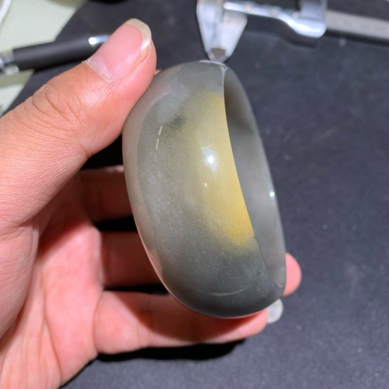 新疆乌尔禾金丝玉辉煌彩玉冻光手镯63口地表籽料肉质细腻含金沙